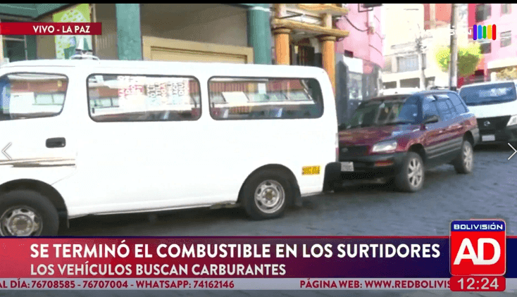 Fotografía de  Se termina el combustible en surtidores; vehículos buscan carburantes en La Paz
