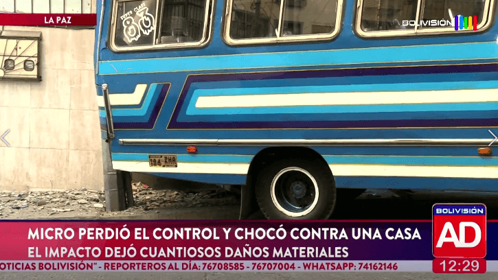 Fotografía de Un micro perdió el control y chocó contra una vivienda en La Paz