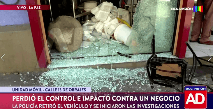 Fotografía de Un vehículo perdió el control e impactó contra un negocio en La Paz