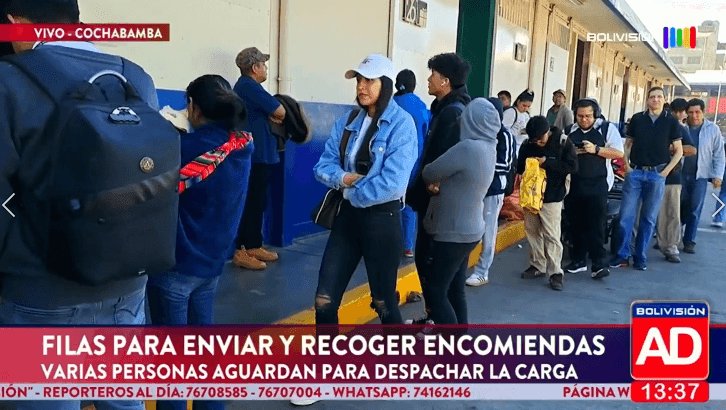 Fotografía de Aumentaron las filas para enviar y recoger encomiendas en Cochabamba
