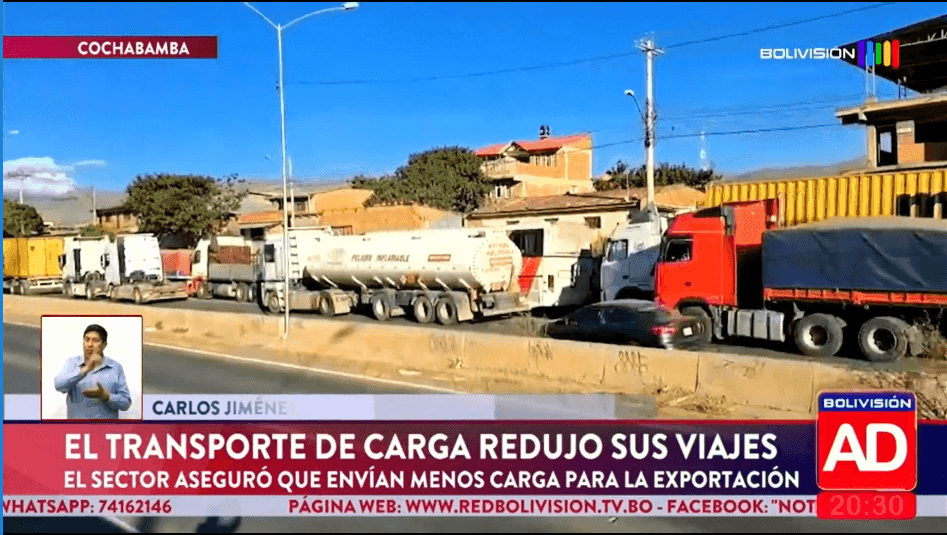 Fotografía de Transportistas denuncian esperas de hasta dos días para cargar combustible y reducción de viajes