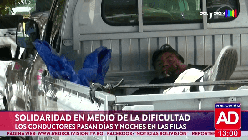 Fotografía de Solidaridad en tiempos de dificultades: conductores pasan días y noches en filas por combustible