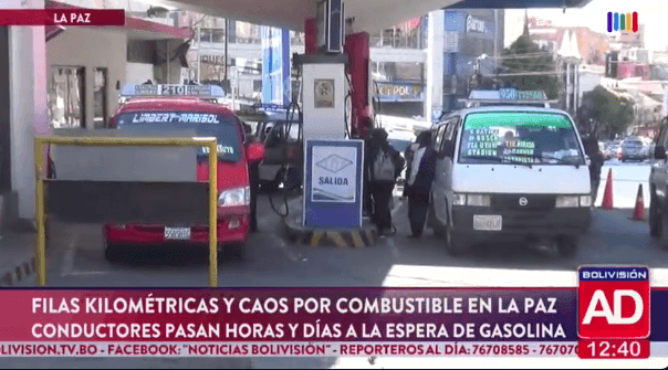 Fotografía de Filas kilométricas y caos por combustible en La Paz