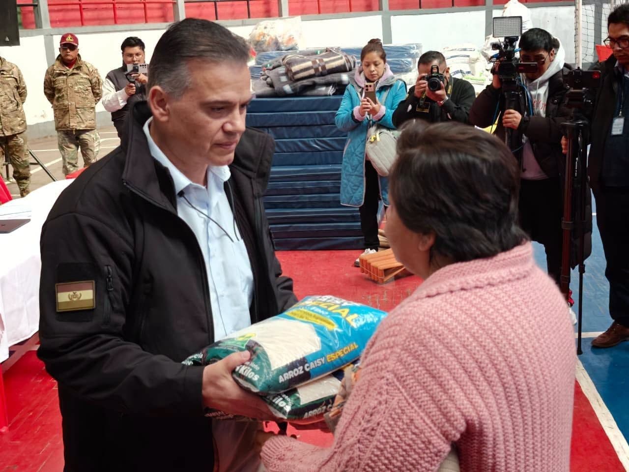 Fotografía de Viacha: entregan 8,2 toneladas de ayuda humanitaria a 320 familias afectadas por la explosión