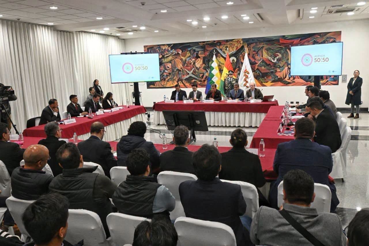 Gobierno y alcaldes abordan la agenda 50/50 y piden mayor presupuesto para cerra la gestión