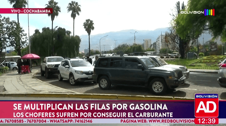 Fotografía de Se multiplican las filas por gasolina en Cochabamba; choferes sufren para conseguir carburante