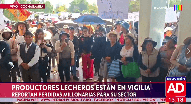 Fotografía de  Productores lecheros se declaran en vigilia y exigen solución a los bloqueos en Cochabamba