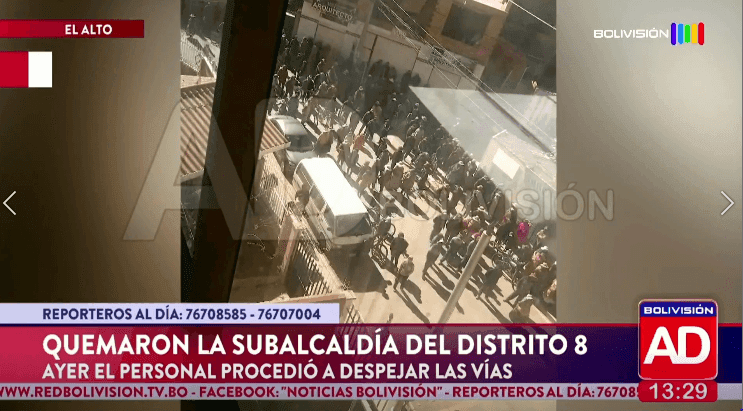 Fotografía de  Destrozos e incendios en la Subalcaldía del Distrito 8 de El Alto