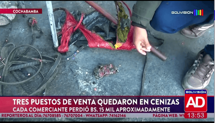 Fotografía de Voraz incendio destruye puestos de venta de símbolos patrios en Cochabamba