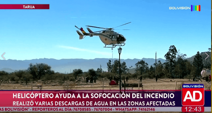 Fotografía de Helicóptero realizó descargas de agua para apoyar el combate de incendios en Tarija