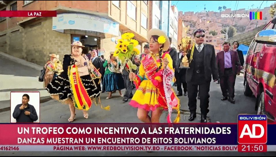 Fotografía de El folclore y la fe en  las calles de  la ciudad de La Paz