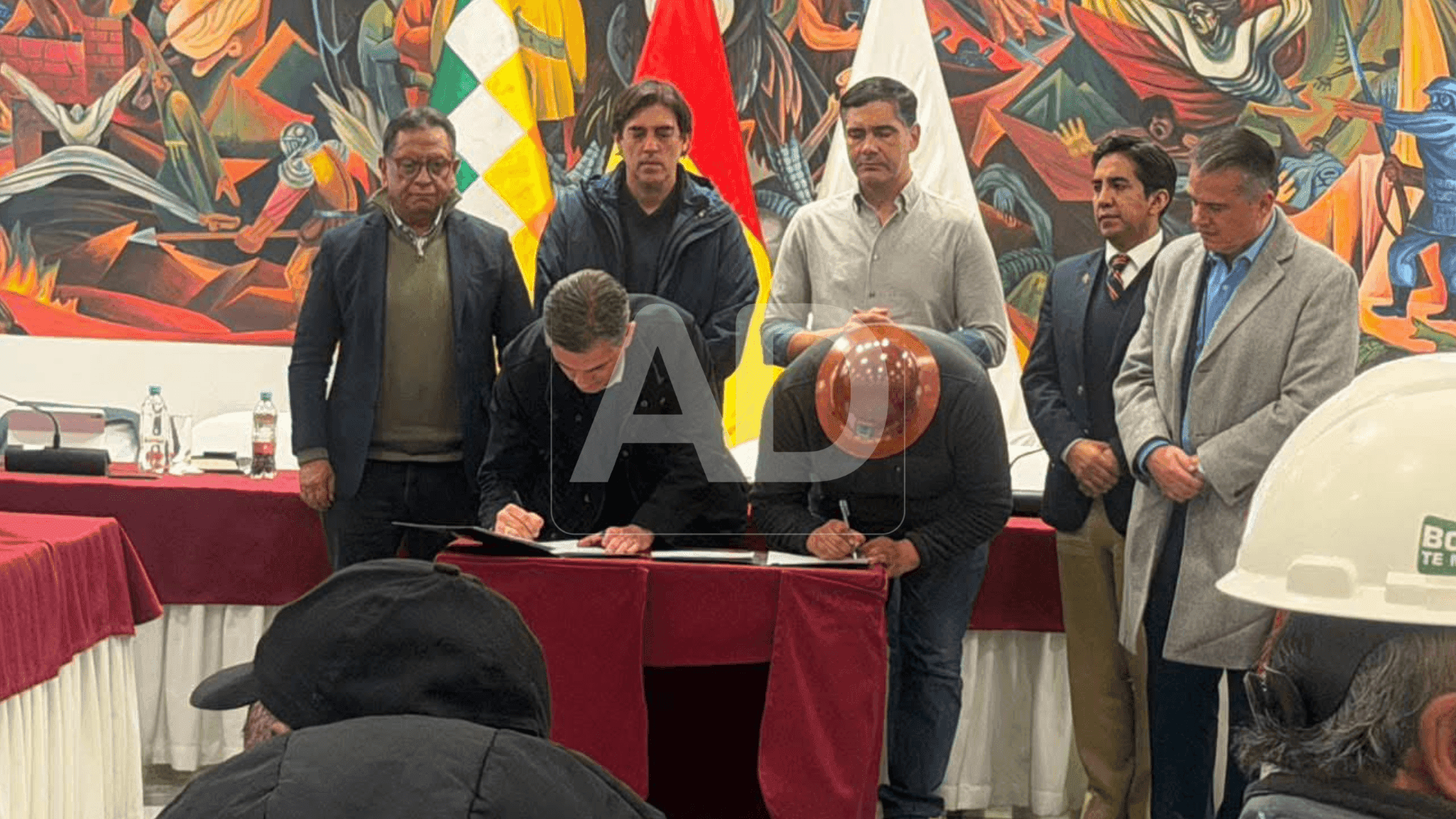 Fotografía de Gobierno y COB firman acuerdo tras 50 días de conflicto en el país