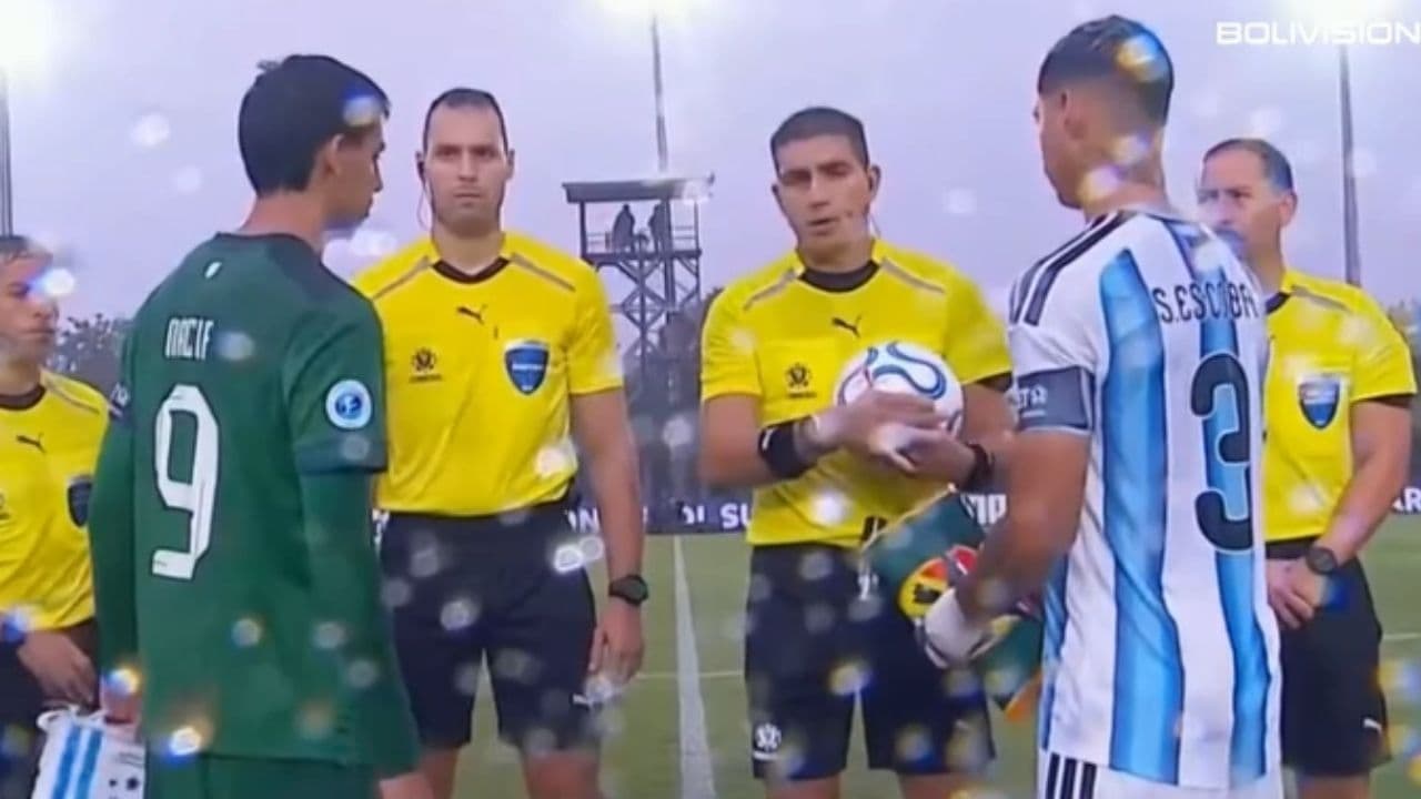 Fotografía de Bolivia rescata un empate ante Argentina en un partido condicionado por la lluvia