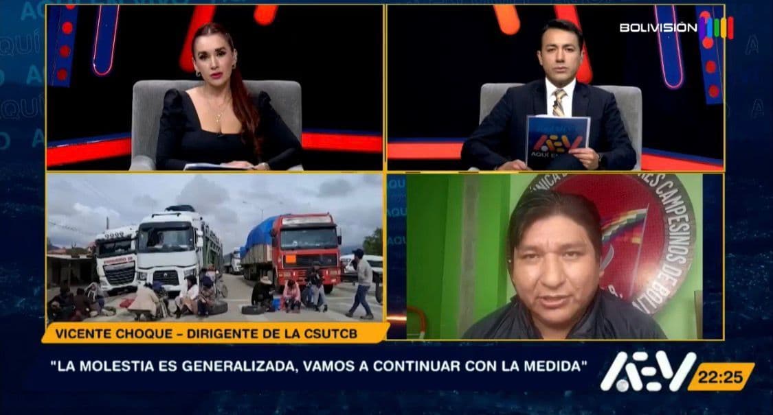 Fotografía de Dirigente de la CSUTCB explica la posición de su sector tras el cuarto intermedio en el diálogo