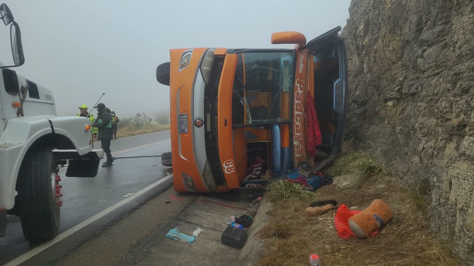 Fotografía de Tragedia en la ruta a Tarija: tres personas fallecieron tras vuelco de una flota