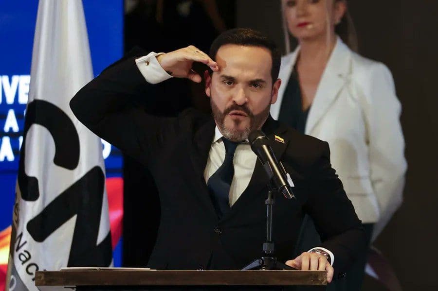 Fotografía de De la Espriella acusa a Petro de preparar un “golpe de Estado” y pide a las FF.AA. no obedecer sus órdenes