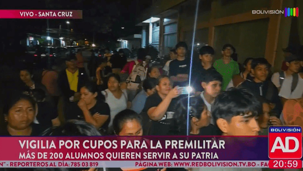 Fotografía de Más de 200 jóvenes acampan en Santa Cruz para conseguir cupo en el servicio premilitar