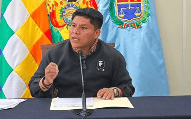 Loza arremete contra el viaje de Paz a EE. UU.