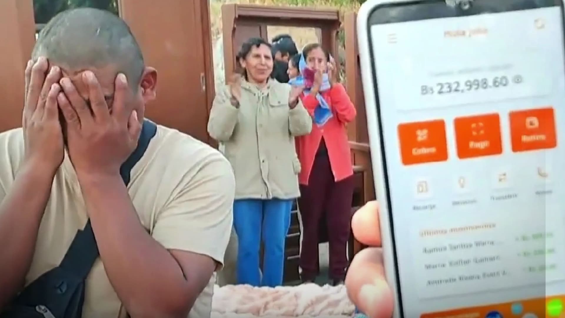 Fotografía de José Manuel y sus hijas reciben gran ayuda