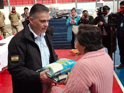 Viacha: entregan 8,2 toneladas de ayuda humanitaria a 320 familias afectadas por la explosión