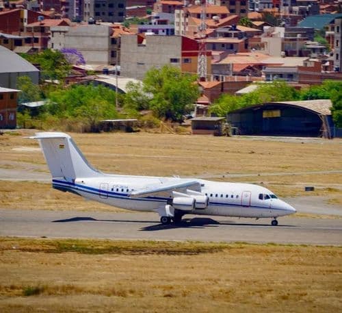 Nueva aerolínea en Bolivia: su primer avión ya realiza pruebas de vuelo