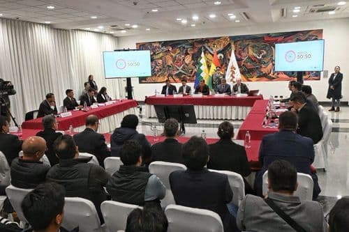 Gobierno y alcaldes abordan la agenda 50/50 y piden mayor presupuesto para cerrar la gestión