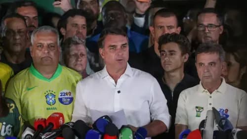 Ordenan a Flávio Bolsonaro entregar su pasaporte en medio de investigaciones por lavado de dinero