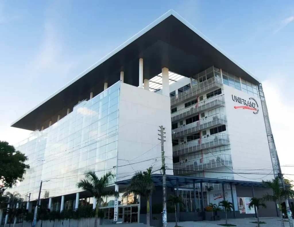 Unifranz transforma la formación profesional con experiencias reales y certificaciones internacionales
