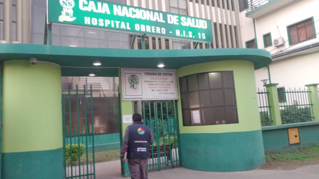 Fotografía de Jefa de Suministros de la CNS fue aprehendida por investigación sobre compra de tomógrafos