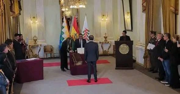 Fotografía de Luis Fernando Camacho fue posesionado como embajador de Bolivia en Paraguay