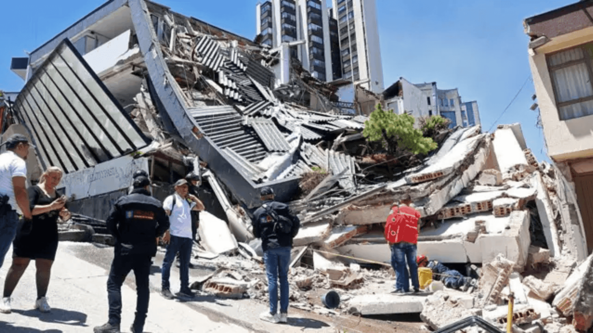 Fotografía de Fuerte terremoto de magnitud 7,4 sacude Colombia: hay muertos, heridos y daños en varias ciudades