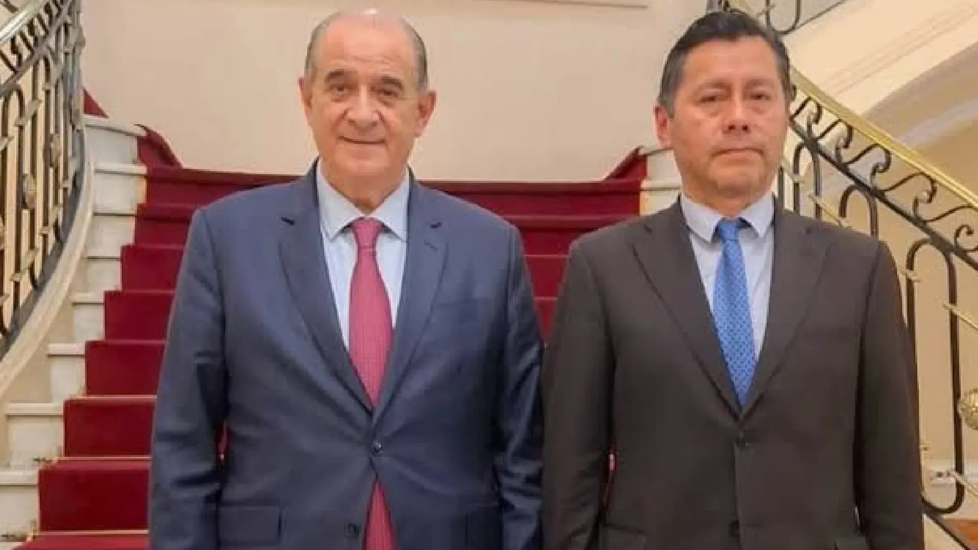 El ministro de Defensa, Ernesto Justiniano, se reunió con el embajador español