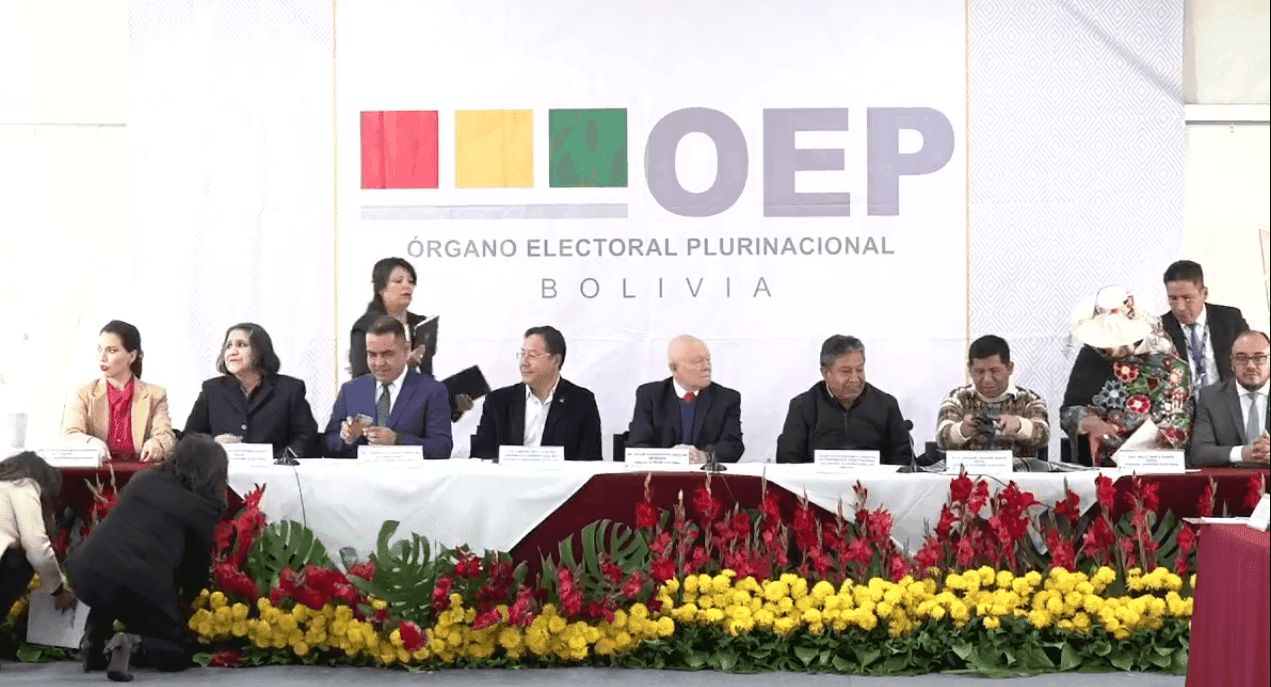 Fotografía de Arranca la “Cumbre de la Democracia” con la presencia de Arce y Choquehuanca