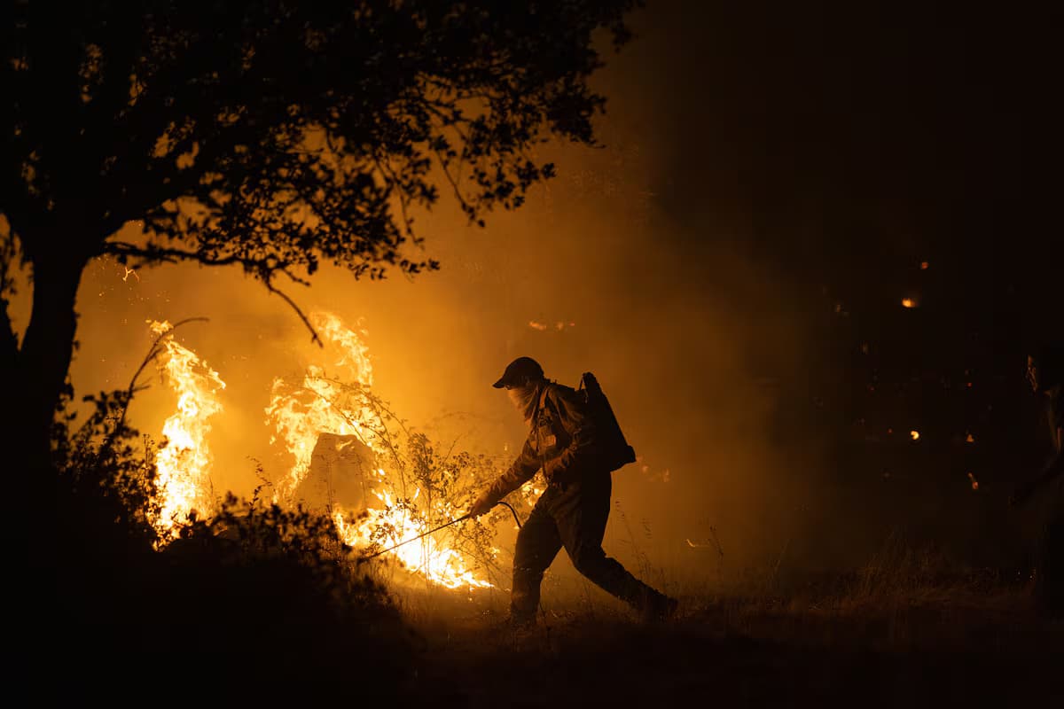 Fotografía de España pone fin a la emergencia nacional por los incendios