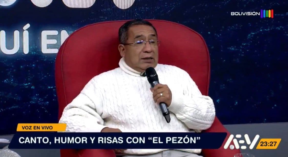 Fotografía de Gustavo Riveros “El Pezón” lleva humor y música a una noche especial en Aquí En Vivo