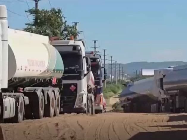 Fotografía de Cívicos exigen a YPFB respuestas y soluciones ante la falta de combustible