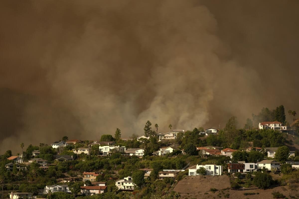 Fotografía de Más de 800 incendios forestales mantienen en alerta a Canadá y afectan la calidad del aire en Estados Unidos