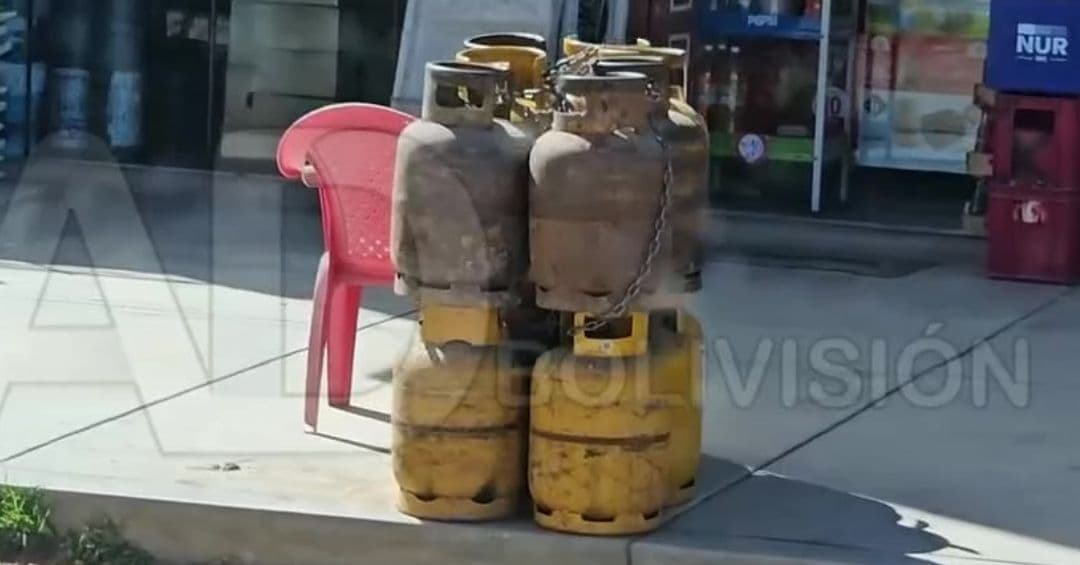 Fotografía de Investigación detalla que el gas boliviano se vende hasta cinco veces más caro en Perú, mientras en Bolivia hay desabastecimiento