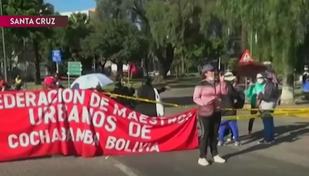 Fotografía de Maestros de Santa Cruz evalúan movilizaciones contra el Decreto Supremo 5676