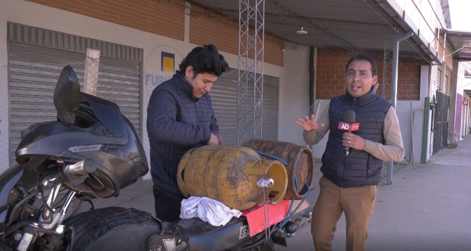 Fotografía de Escasez de GLP obliga a vecinos de Santa Cruz a hacer largas filas y recorrer grandes distancias para conseguir una garrafa