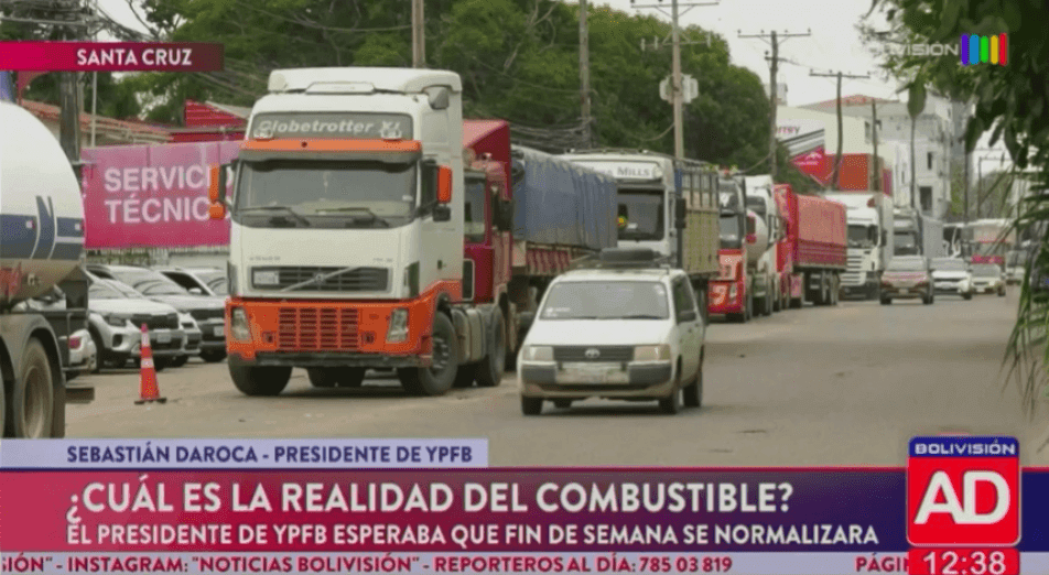 Fotografía de Persisten las filas por diésel pese al ingreso de más gasolina al país