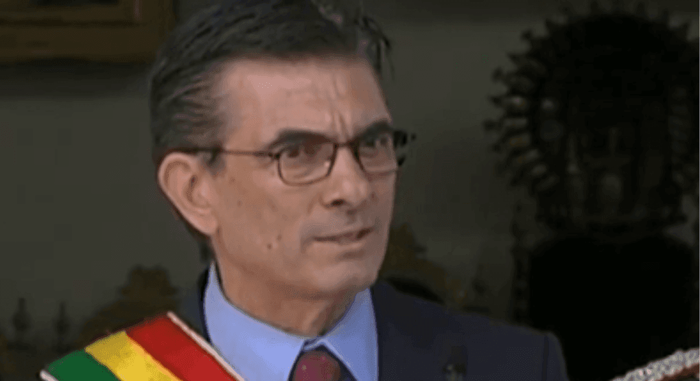 Fotografía de Gobierno anuncia reducción del 50% de salarios